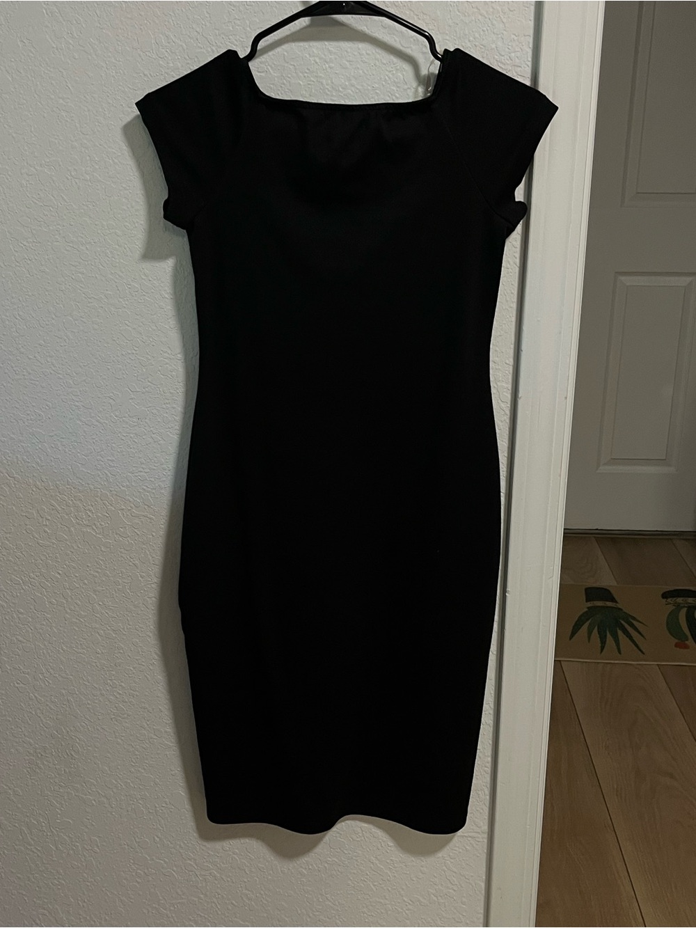 Popular Basics Black Cap-Sleeve Midi dress